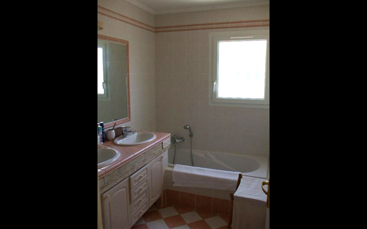 Salle de bain et douche au rdc
